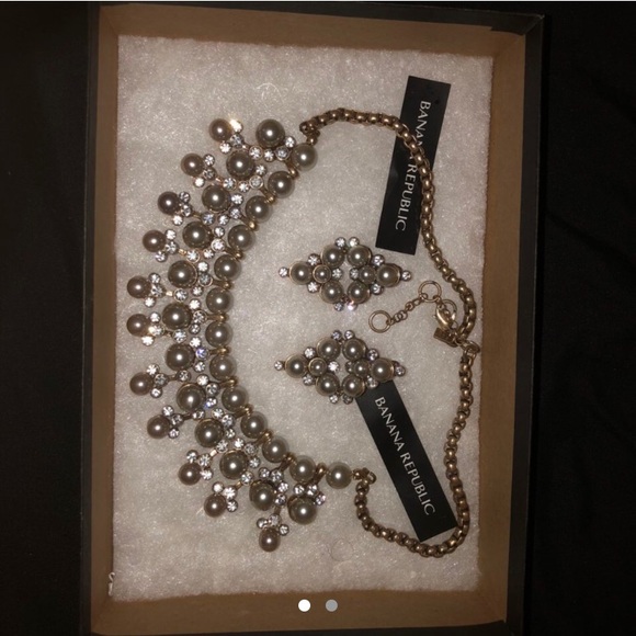 Pearl Necklace and Earring Set